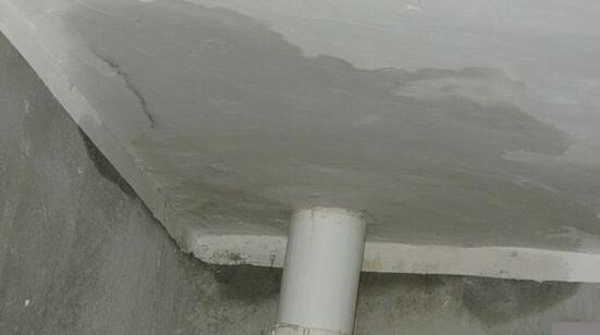 墻面滲水有什么辦法修復(fù)？屋頂防水施工的時候這些要留意